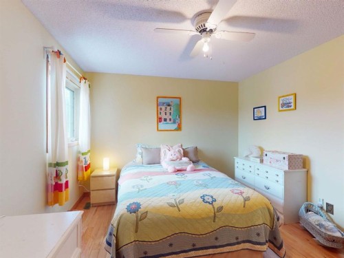 55 Hampshire Grove Nw, Calgary, AB - Indoor Photo Showing Bedroom