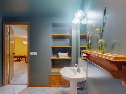 55 Hampshire Grove Nw, Calgary, AB - Indoor Photo Showing Bathroom