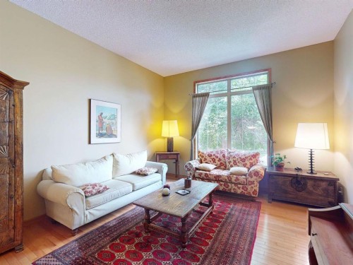 55 Hampshire Grove Nw, Calgary, AB - Indoor Photo Showing Living Room