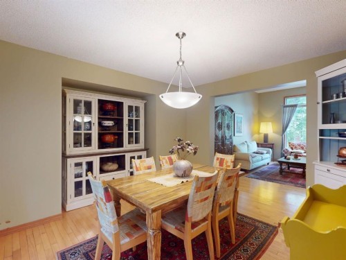55 Hampshire Grove Nw, Calgary, AB - Indoor Photo Showing Dining Room