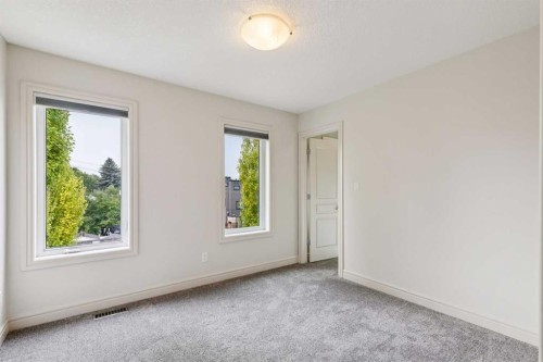 3611 Parkhill Street Sw, Calgary, AB - Indoor Photo Showing Other Room