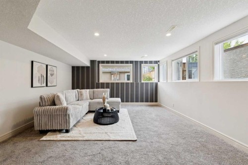 3611 Parkhill Street Sw, Calgary, AB - Indoor Photo Showing Living Room