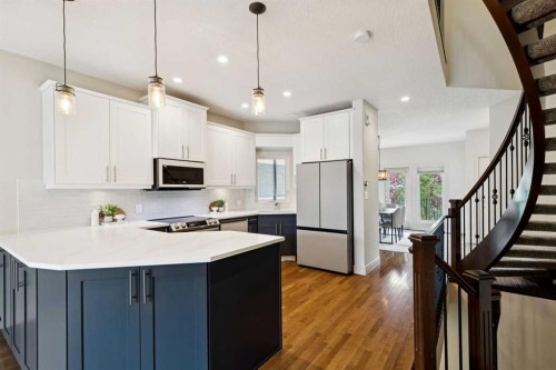 3611 Parkhill Street Sw, Calgary, AB - Indoor Photo Showing Kitchen With Upgraded Kitchen