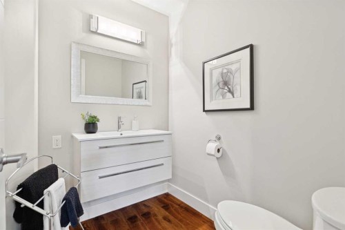 58 Candle Terrace Sw, Calgary, AB - Indoor Photo Showing Bathroom