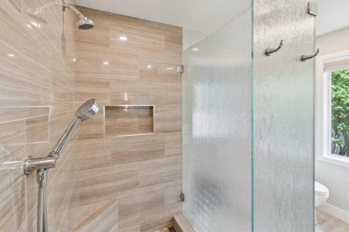 58 Candle Terrace Sw, Calgary, AB - Indoor Photo Showing Bathroom