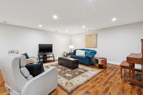 58 Candle Terrace Sw, Calgary, AB - Indoor Photo Showing Other Room