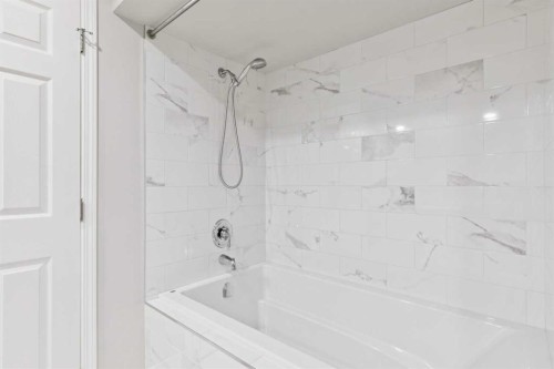 58 Candle Terrace Sw, Calgary, AB - Indoor Photo Showing Bathroom