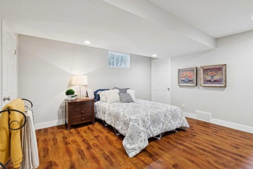 58 Candle Terrace Sw, Calgary, AB - Indoor Photo Showing Bedroom