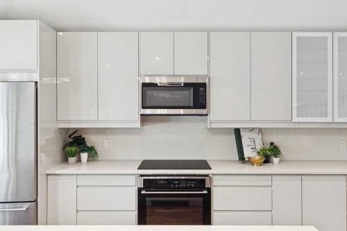 58 Candle Terrace Sw, Calgary, AB - Indoor Photo Showing Kitchen