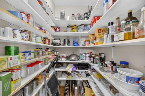 109 Willow Green, Olds, AB - Indoor With Storage