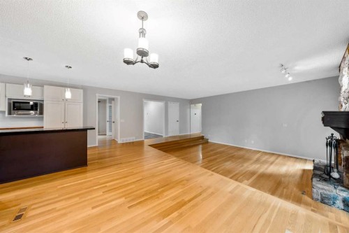 224 Varsity Crescent Nw, Calgary, AB - Indoor Photo Showing Kitchen