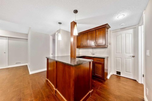 224 Varsity Crescent Nw, Calgary, AB - Indoor Photo Showing Kitchen