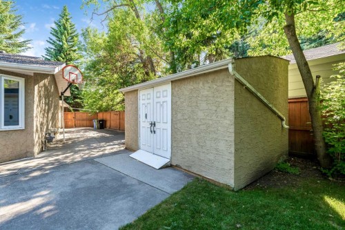 224 Varsity Crescent Nw, Calgary, AB - Outdoor With Exterior