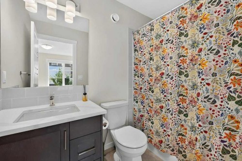 709-474 Seton Circle Se, Calgary, AB - Indoor Photo Showing Bathroom