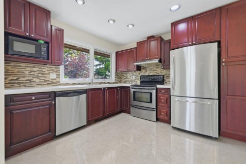 248 Parkland Crescent Se, Calgary, AB - Indoor Photo Showing Kitchen With Stainless Steel Kitchen