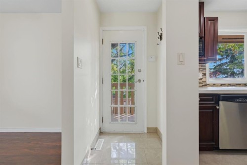 248 Parkland Crescent Se, Calgary, AB - Indoor Photo Showing Other Room