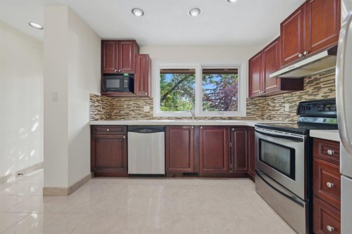 248 Parkland Crescent Se, Calgary, AB - Indoor Photo Showing Kitchen With Stainless Steel Kitchen