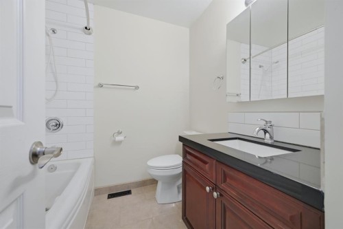 248 Parkland Crescent Se, Calgary, AB - Indoor Photo Showing Bathroom