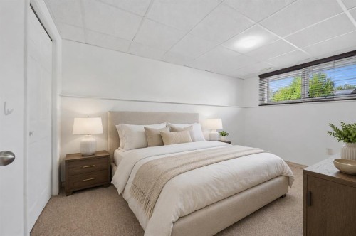 248 Parkland Crescent Se, Calgary, AB - Indoor Photo Showing Bedroom