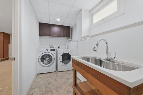 248 Parkland Crescent Se, Calgary, AB - Indoor Photo Showing Laundry Room