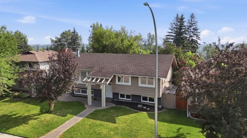 248 Parkland Crescent Se, Calgary, AB - Outdoor
