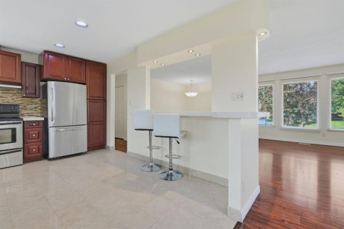 248 Parkland Crescent Se, Calgary, AB - Indoor Photo Showing Kitchen