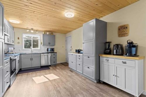 113 Spring Haven Court Se, Airdrie, AB - Indoor Photo Showing Kitchen With Upgraded Kitchen
