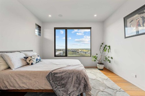 315 Aspen Ridge Place Sw, Calgary, AB - Indoor Photo Showing Bedroom