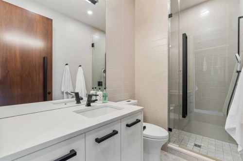 315 Aspen Ridge Place Sw, Calgary, AB - Indoor Photo Showing Bathroom