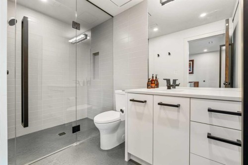 315 Aspen Ridge Place Sw, Calgary, AB - Indoor Photo Showing Bathroom