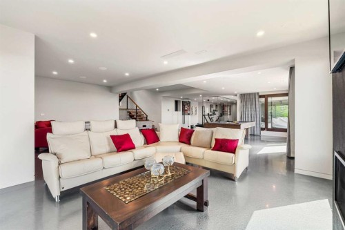 315 Aspen Ridge Place Sw, Calgary, AB - Indoor Photo Showing Living Room