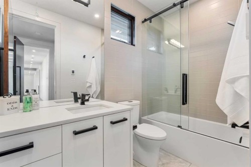 315 Aspen Ridge Place Sw, Calgary, AB - Indoor Photo Showing Bathroom