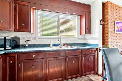 619 Whiteridge Road Ne, Calgary, AB - Indoor Photo Showing Kitchen With Double Sink