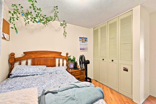 619 Whiteridge Road Ne, Calgary, AB - Indoor Photo Showing Bedroom