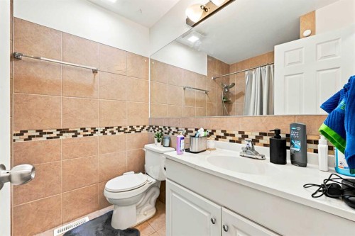 619 Whiteridge Road Ne, Calgary, AB - Indoor Photo Showing Bathroom