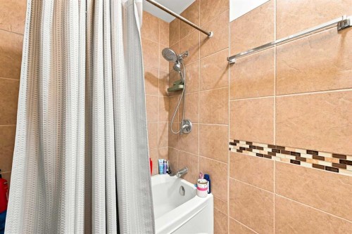 619 Whiteridge Road Ne, Calgary, AB - Indoor Photo Showing Bathroom