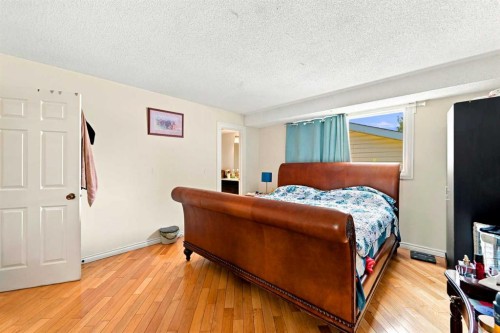 619 Whiteridge Road Ne, Calgary, AB - Indoor Photo Showing Bedroom