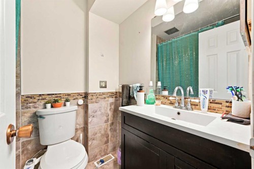 619 Whiteridge Road Ne, Calgary, AB - Indoor Photo Showing Bathroom