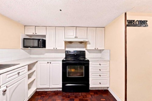 619 Whiteridge Road Ne, Calgary, AB - Indoor Photo Showing Kitchen