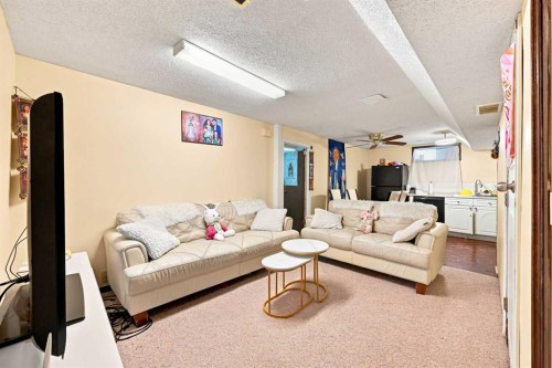 619 Whiteridge Road Ne, Calgary, AB - Indoor Photo Showing Other Room
