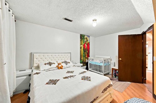619 Whiteridge Road Ne, Calgary, AB - Indoor Photo Showing Bedroom