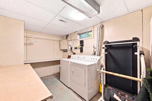 619 Whiteridge Road Ne, Calgary, AB - Indoor Photo Showing Laundry Room