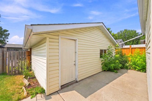 619 Whiteridge Road Ne, Calgary, AB - Outdoor With Exterior