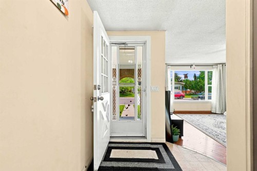 619 Whiteridge Road Ne, Calgary, AB - Indoor Photo Showing Other Room