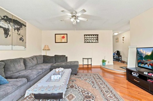 619 Whiteridge Road Ne, Calgary, AB - Indoor Photo Showing Living Room