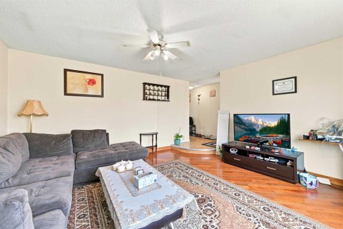 619 Whiteridge Road Ne, Calgary, AB - Indoor Photo Showing Living Room