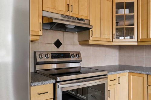 1824 Lake Bonavista Drive Se, Calgary, AB - Indoor Photo Showing Kitchen