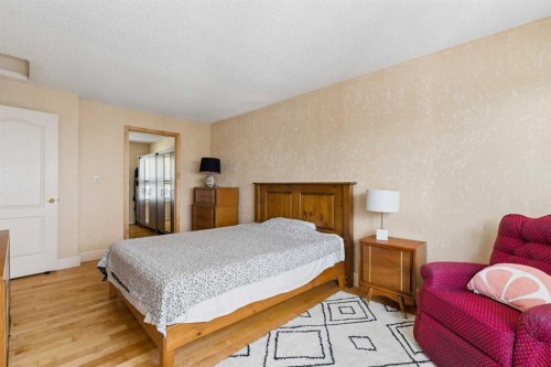 1824 Lake Bonavista Drive Se, Calgary, AB - Indoor Photo Showing Bedroom