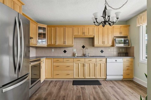 1824 Lake Bonavista Drive Se, Calgary, AB - Indoor Photo Showing Kitchen
