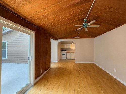 334-5404 10 Avenue Se, Calgary, AB - Indoor Photo Showing Other Room
